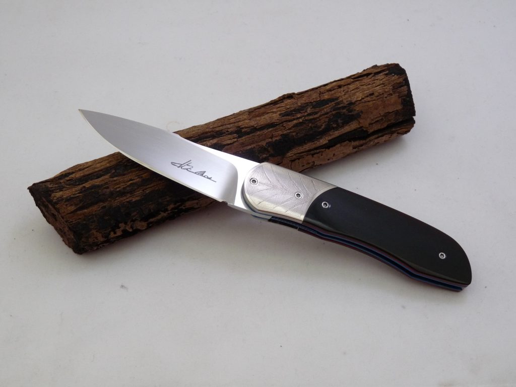 Folding knives