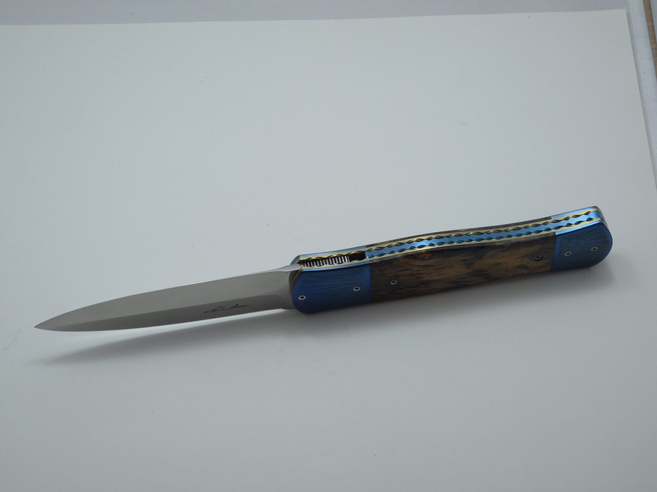 10-01 Dagger Blue Birch - Willy De Man