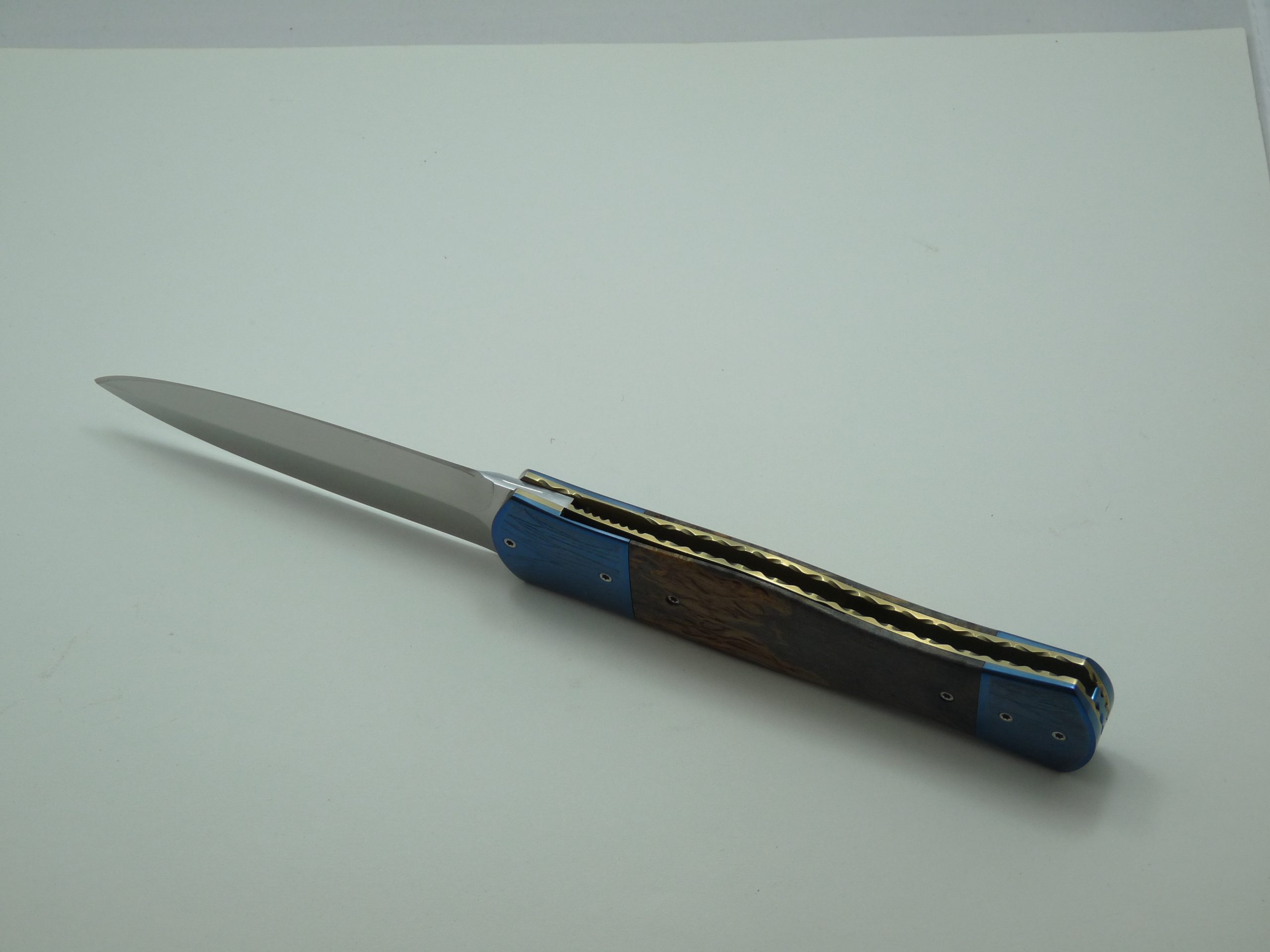 10-01 Dagger Blue Birch - Willy De Man